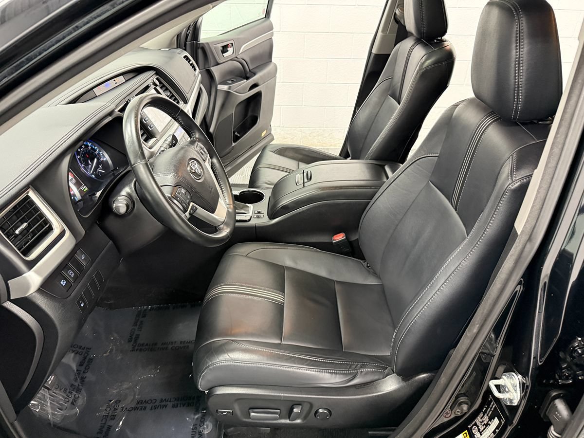 Used 2017 Toyota Highlander SE AWD/4WD image 10