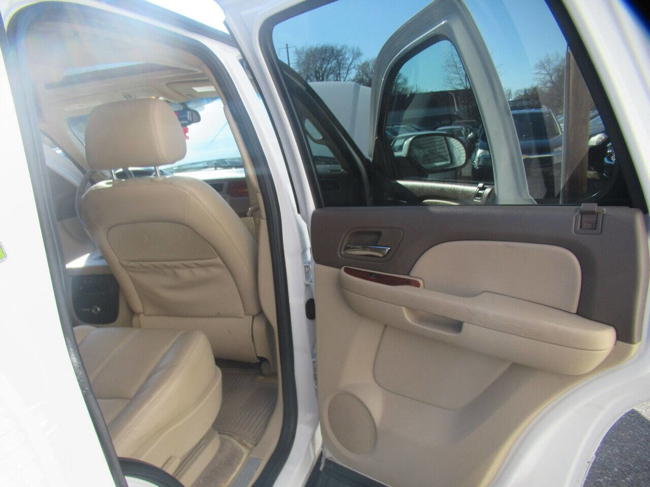 Used 2009 GMC Yukon 4WD Hybrid image 30