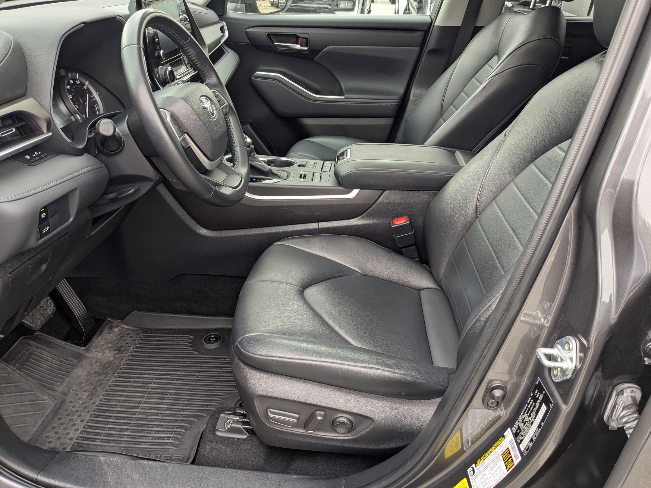 Used 2022 Toyota Highlander XLE image 14