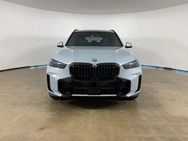 Used 2026 BMW X5 xDrive50e w/ M Sport Package image 2