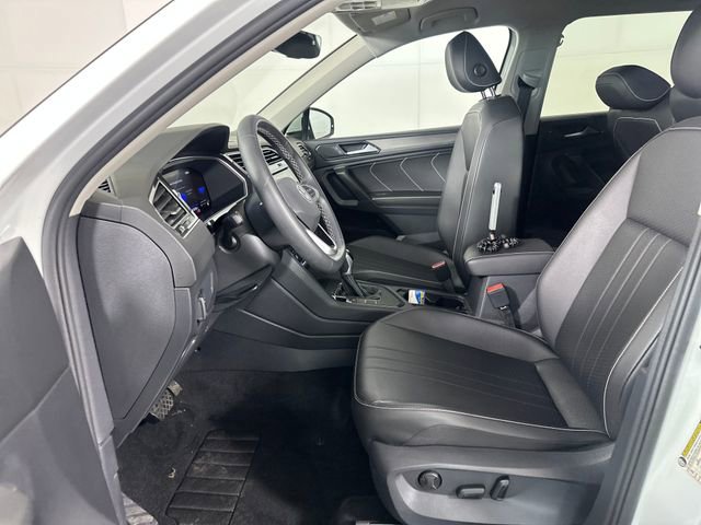 Used 2022 Volkswagen Tiguan SE image 11