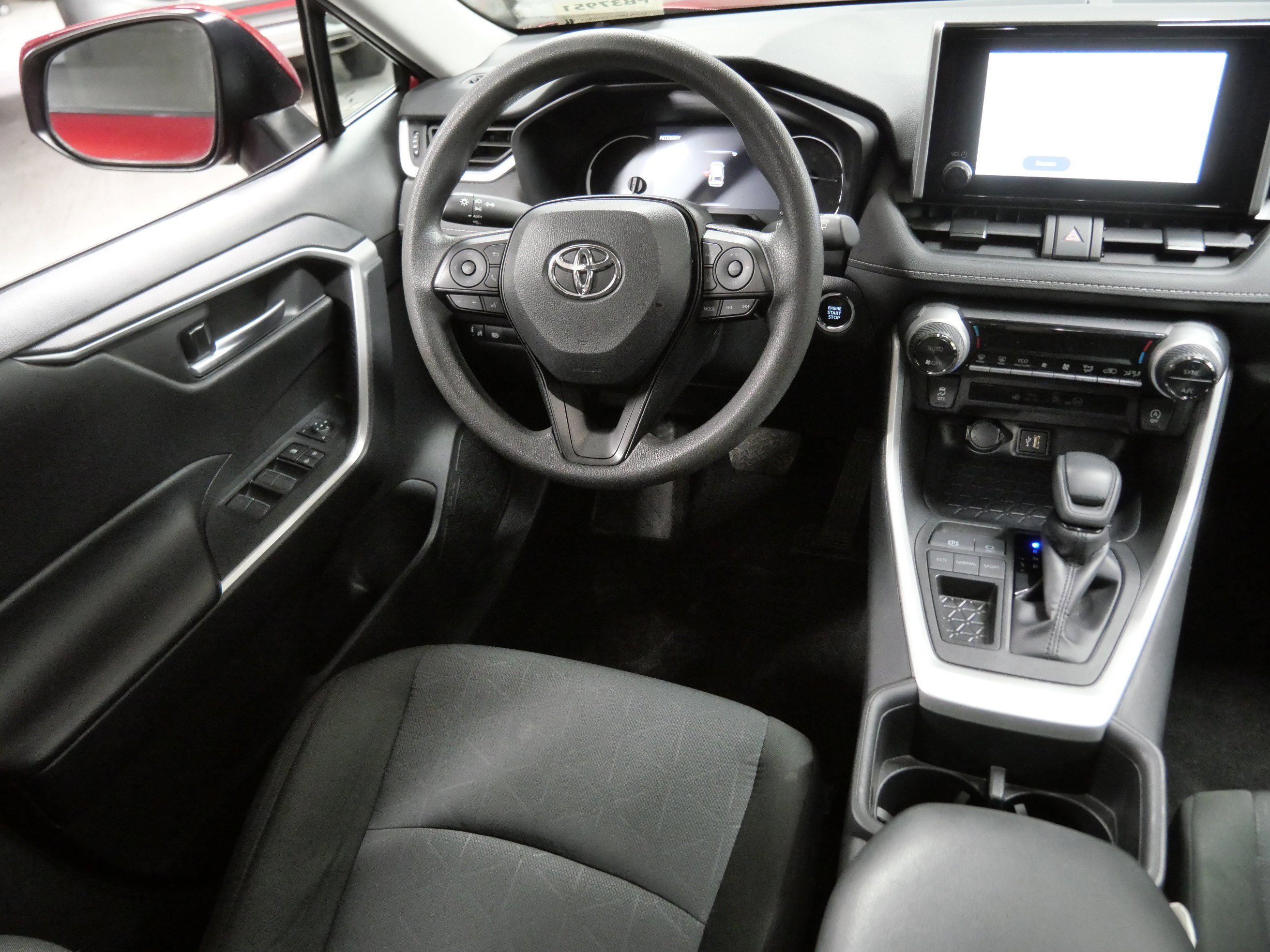 Certified 2025 Toyota RAV4 XLE FWD image 10