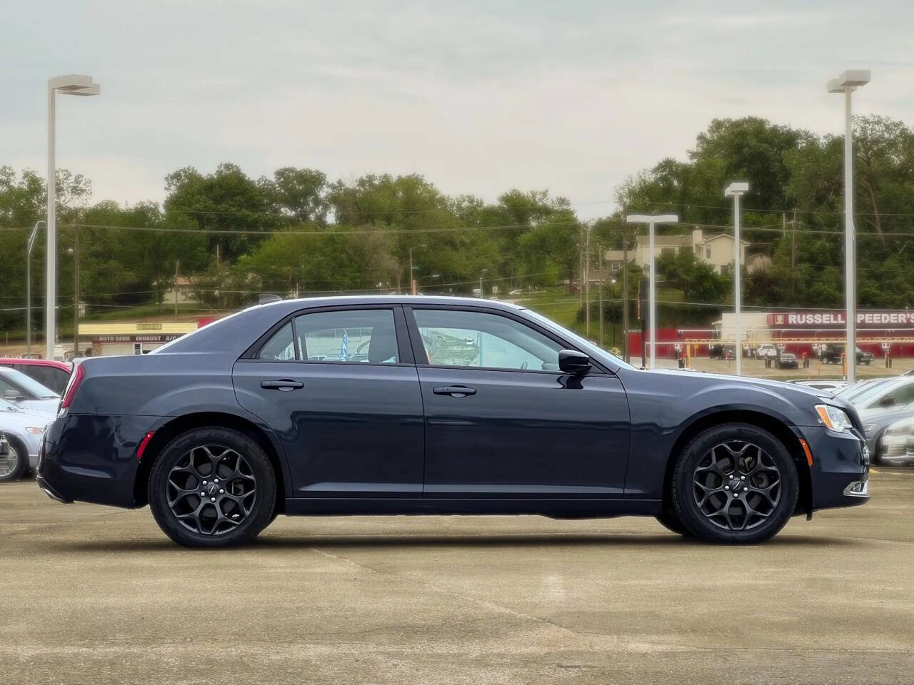 Used 2019 Chrysler 300 Touring w/ Sport Appearance Package image 8