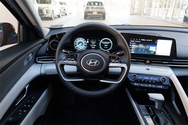 Certified 2025 Hyundai Elantra Limited image 24