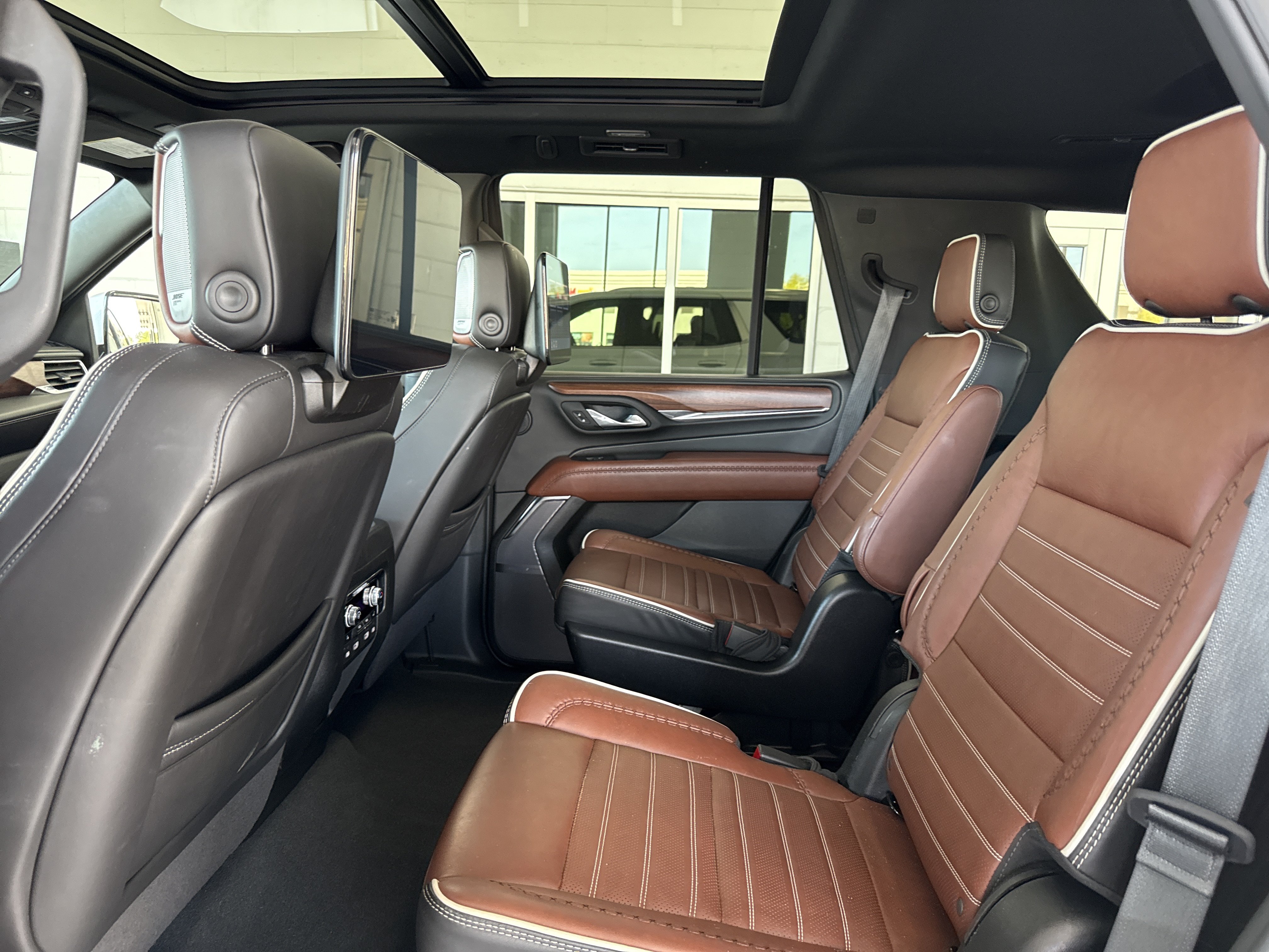Used 2024 GMC Yukon Denali Ultimate AWD/4WD image 5
