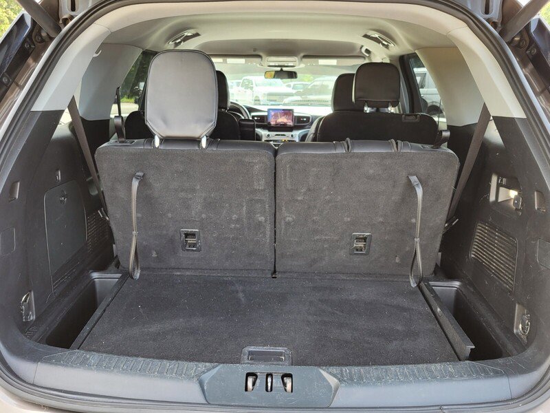 Used 2021 Ford Explorer XLT w/ Equipment Group 202A image 11