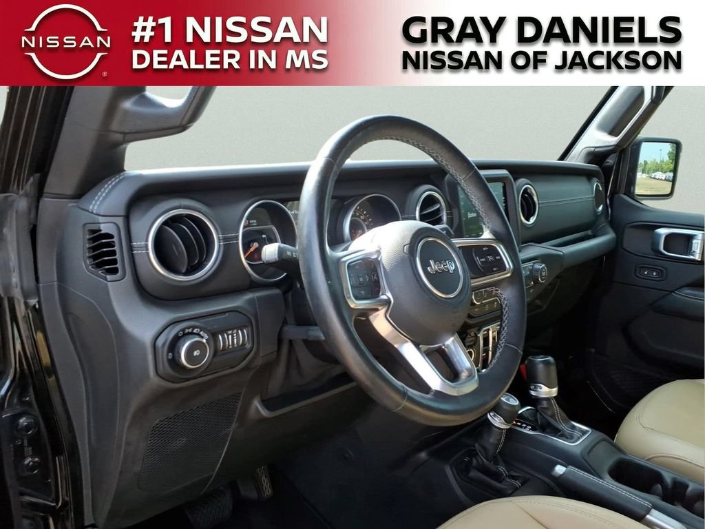 Used 2019 Jeep Wrangler Unlimited Sahara AWD/4WD image 11
