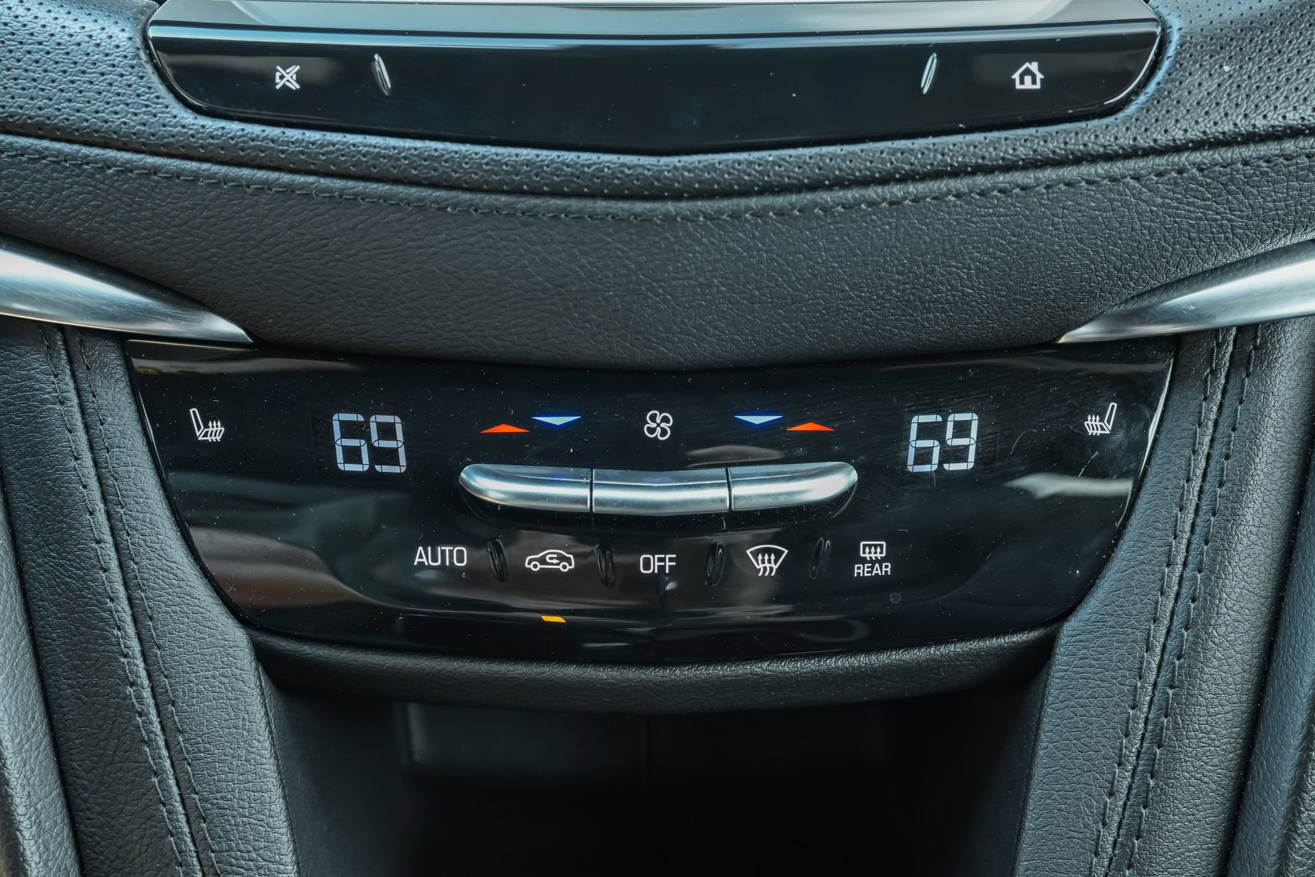 Used 2025 Cadillac XT5 Premium Luxury image 34