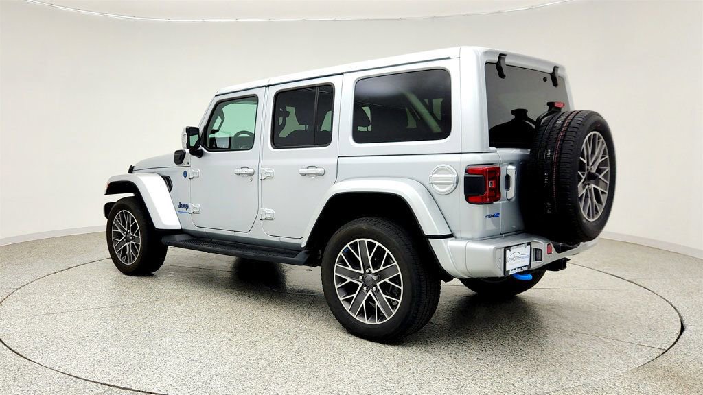 Used 2023 Jeep Wrangler Unlimited Sahara AWD/4WD image 7