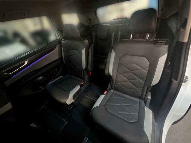 Certified 2025 Volkswagen Atlas Peak Edition SE AWD/4WD image 26