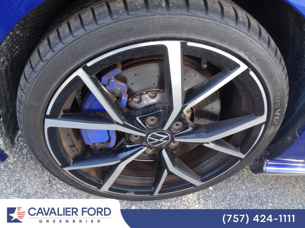Used 2022 Volkswagen Golf R image 9