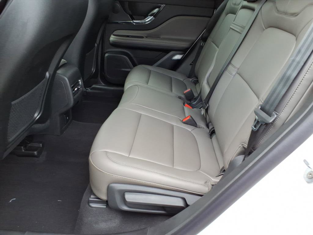 New 2026 Lincoln Corsair Premiere w/ Rear Removable Package Tray image 11