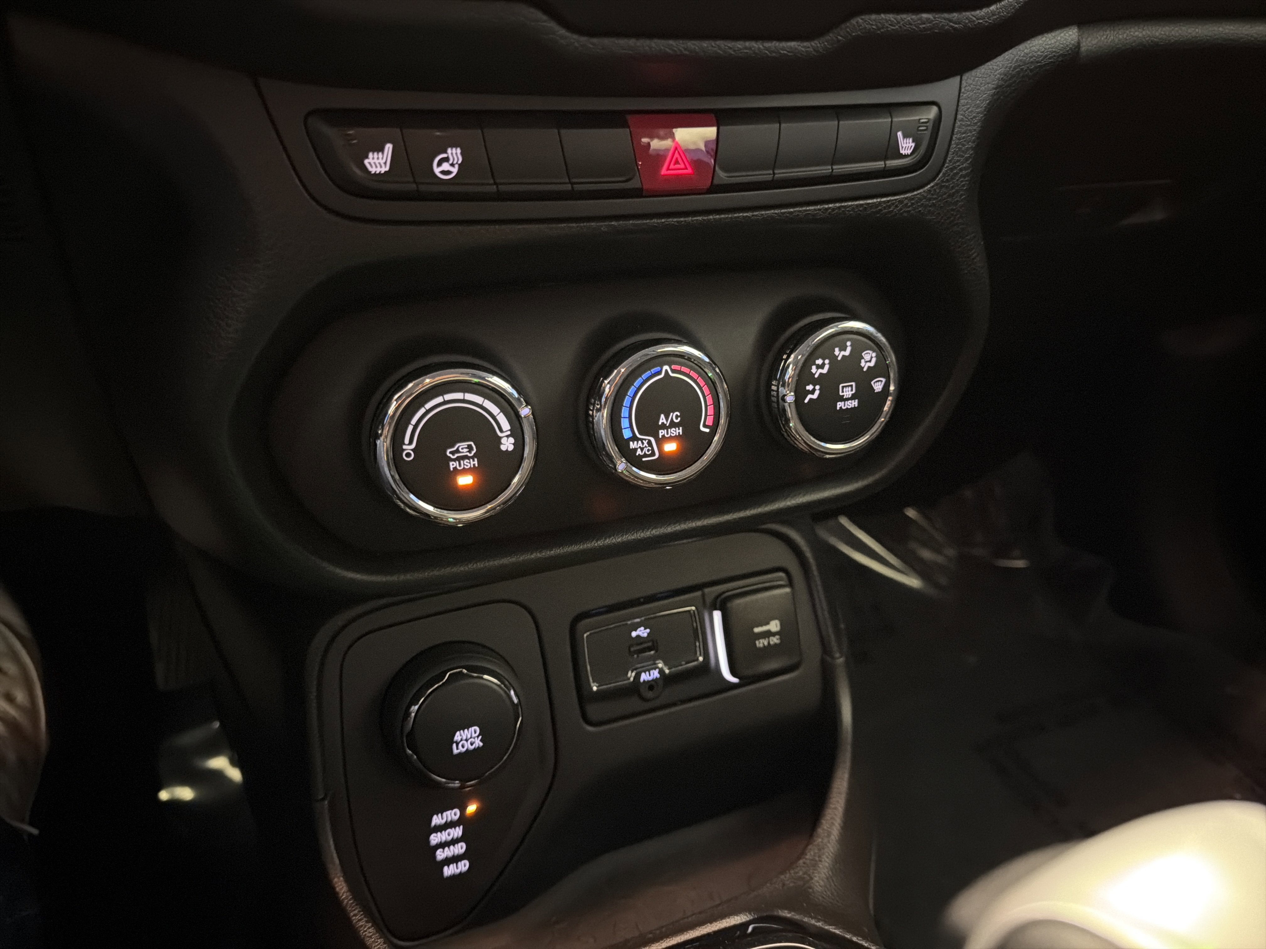 Used 2017 Jeep Renegade Altitude AWD/4WD image 21