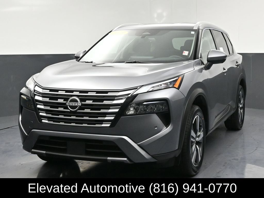 Used 2025 Nissan Rogue SL image 3