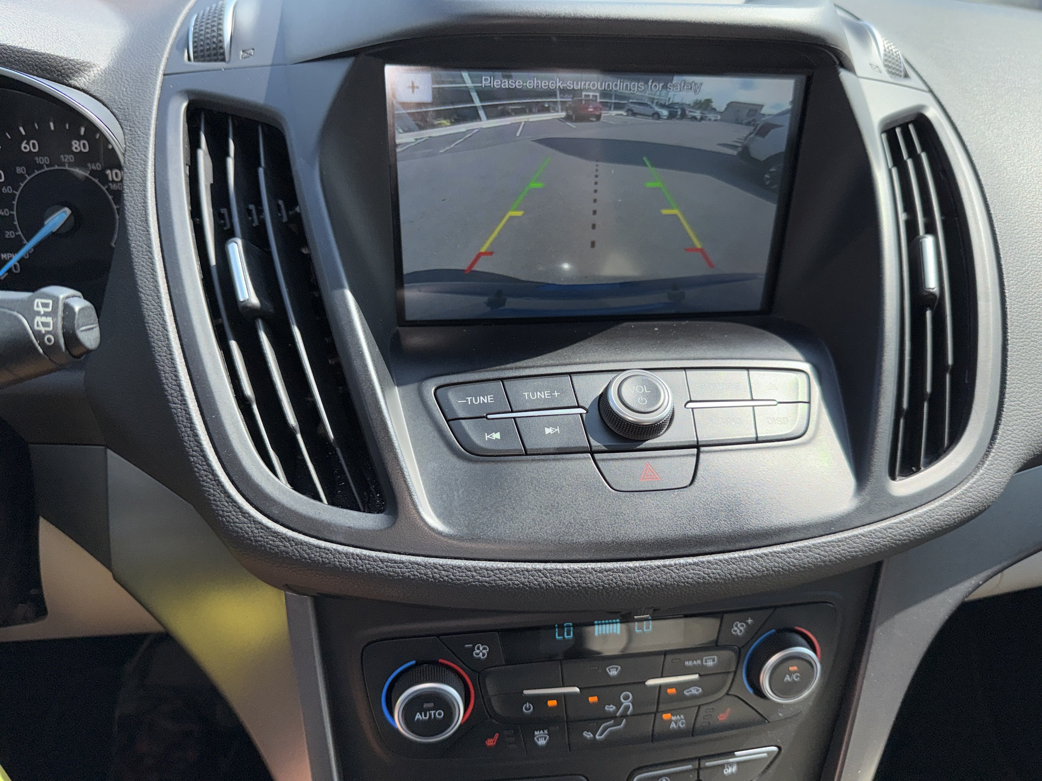 Used 2018 Ford Escape SE w/ SE Sync 3 Package AWD/4WD image 26