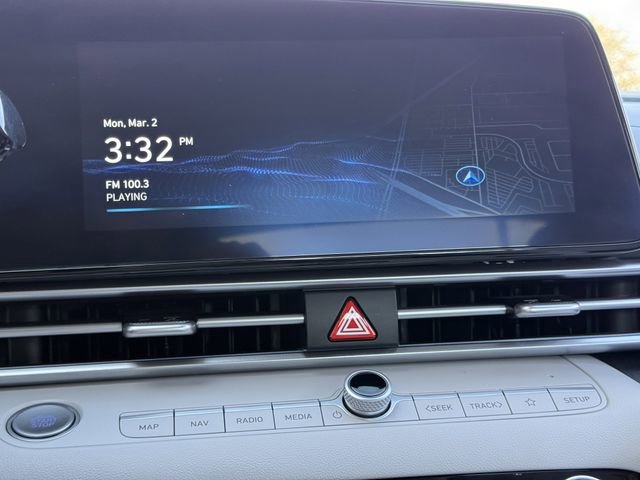 Used 2025 Hyundai Elantra Limited image 15