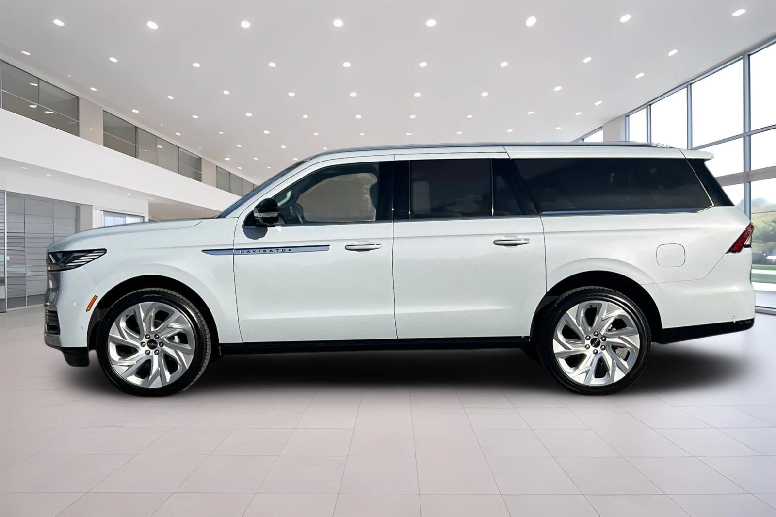 Certified 2025 Lincoln Navigator L Reserve AWD/4WD image 7