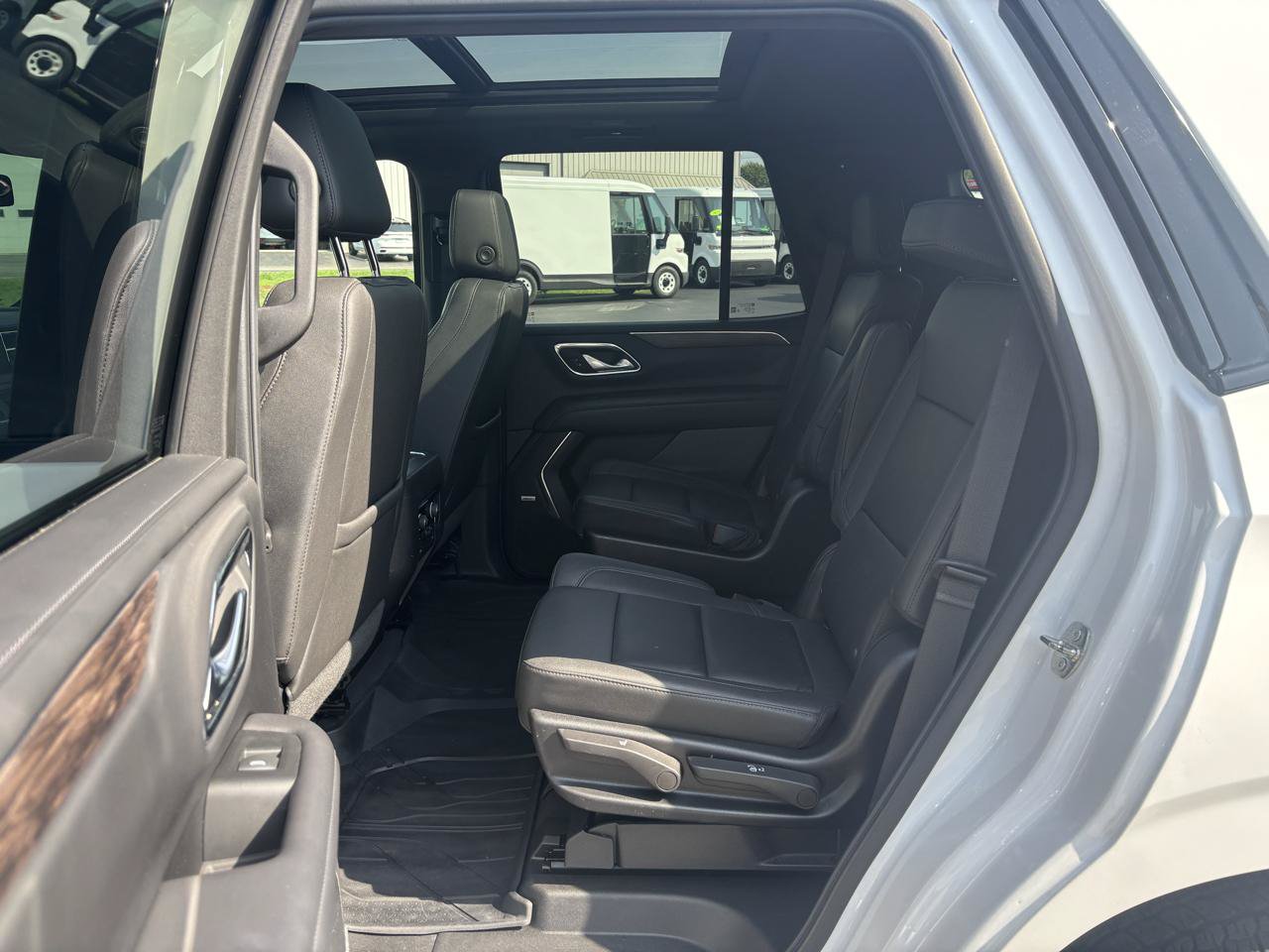 Used 2022 Chevrolet Tahoe Z71 w/ Luxury Package AWD/4WD image 10