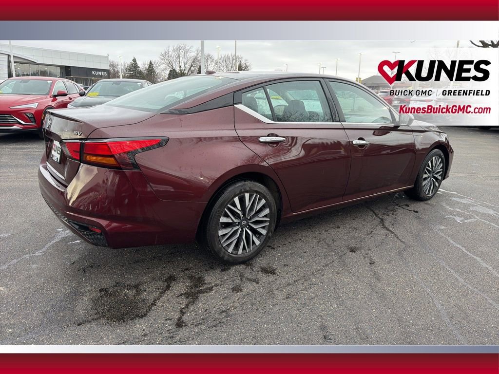 Used 2024 Nissan Altima 2.5 SV FWD image 4
