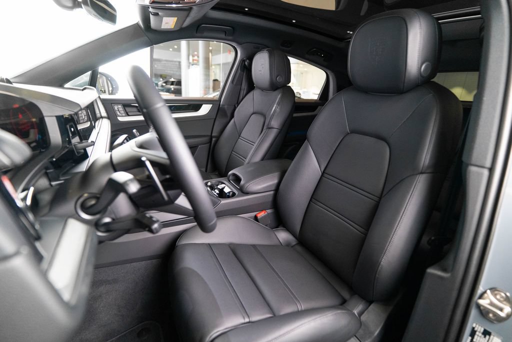New 2026 Porsche Cayenne Coupe AWD/4WD image 5