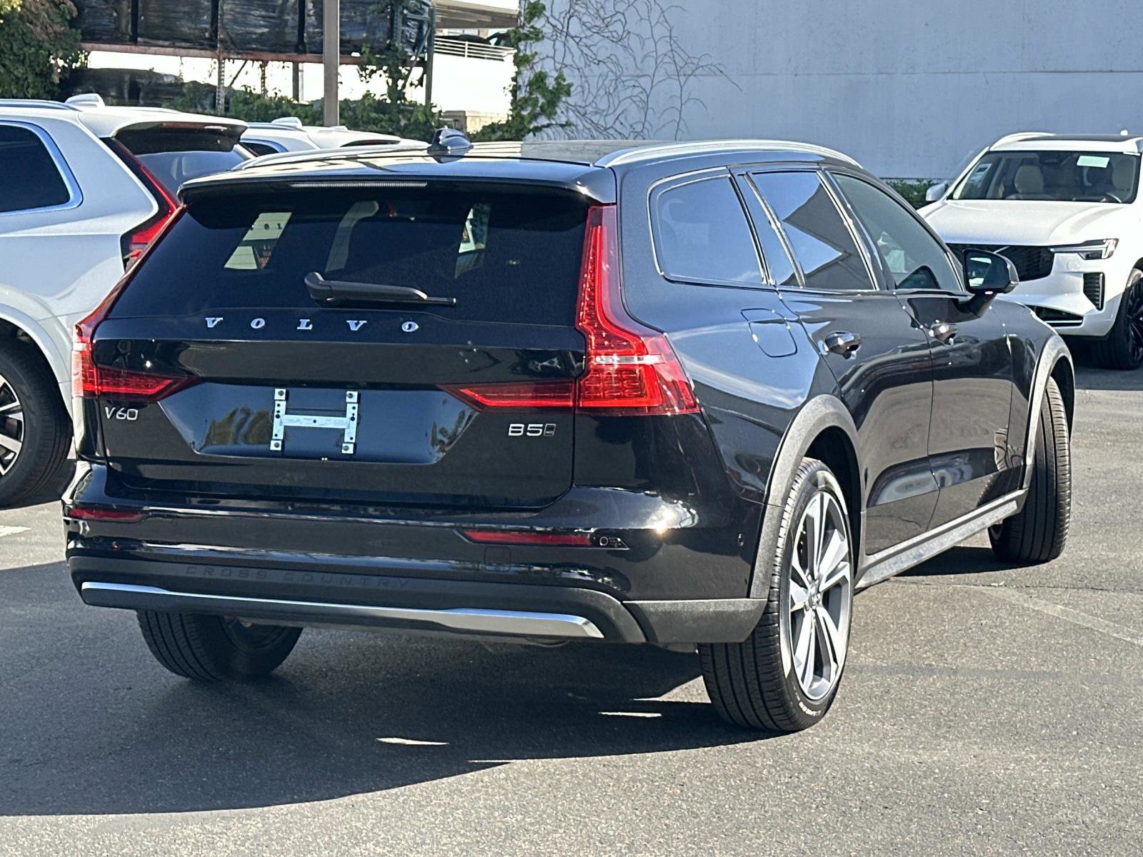 Certified 2025 Volvo V60 B5 Cross Country Plus image 5