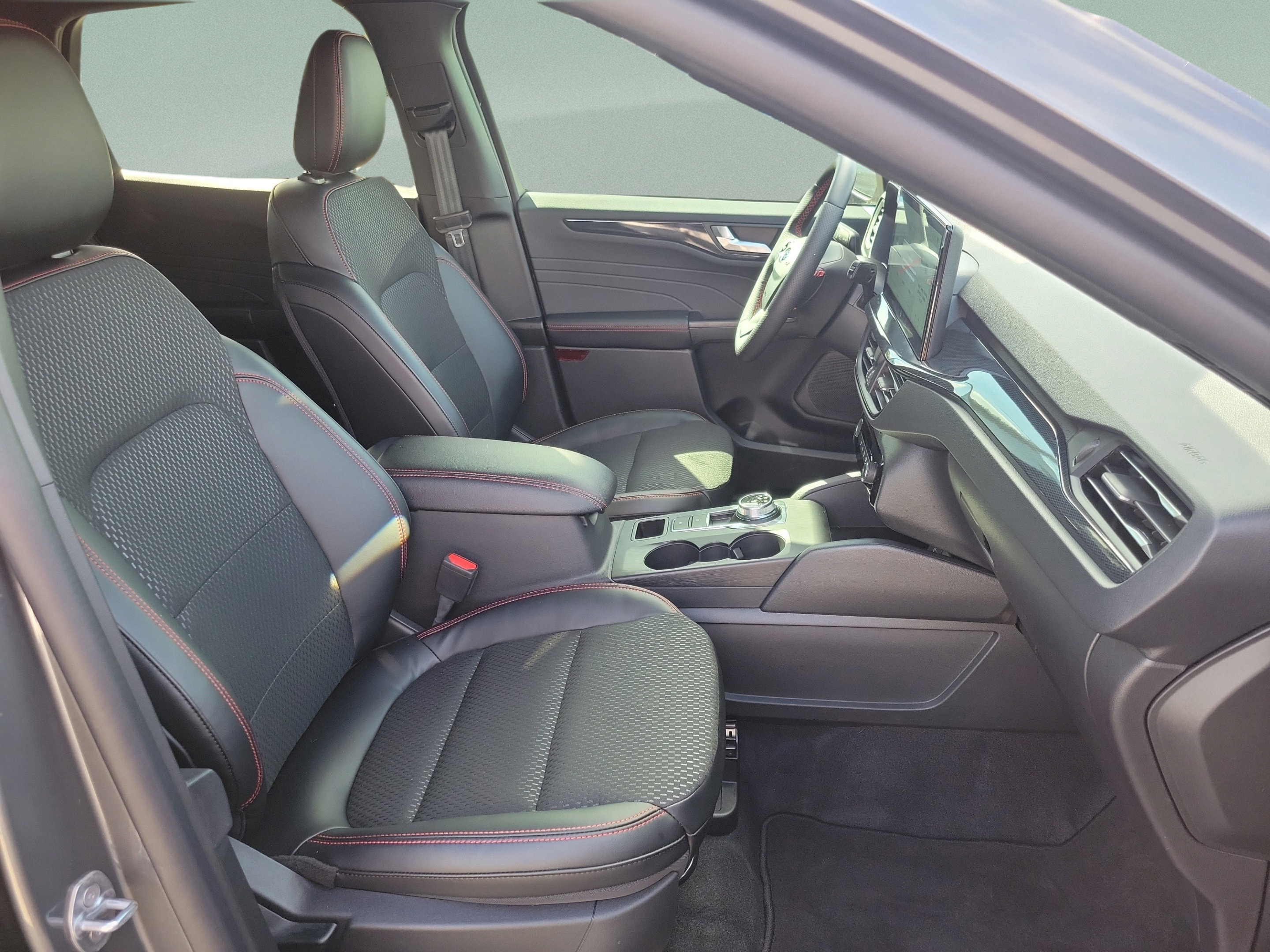 New 2026 Ford Escape ST-Line w/ Tech Pack #1 FWD image 32