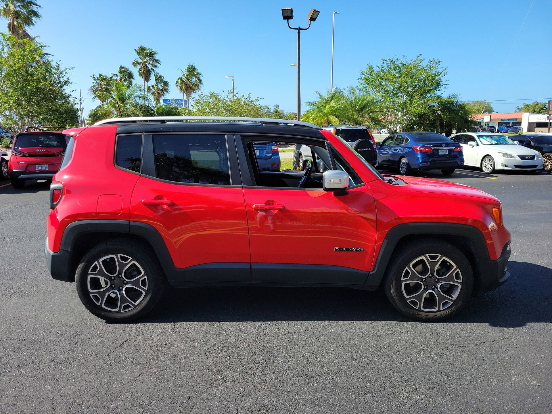 Used 2018 Jeep Renegade Limited w/ UConnect 8.4 Nav Group FWD image 5