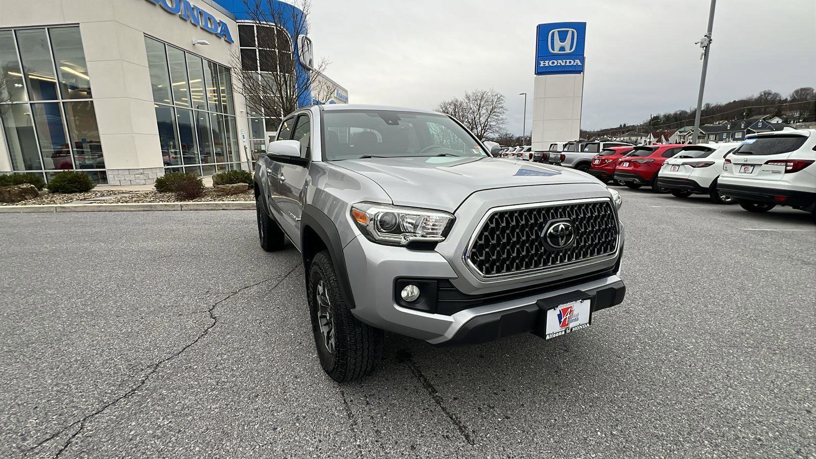 Used 2019 Toyota Tacoma TRD Off-Road image 2