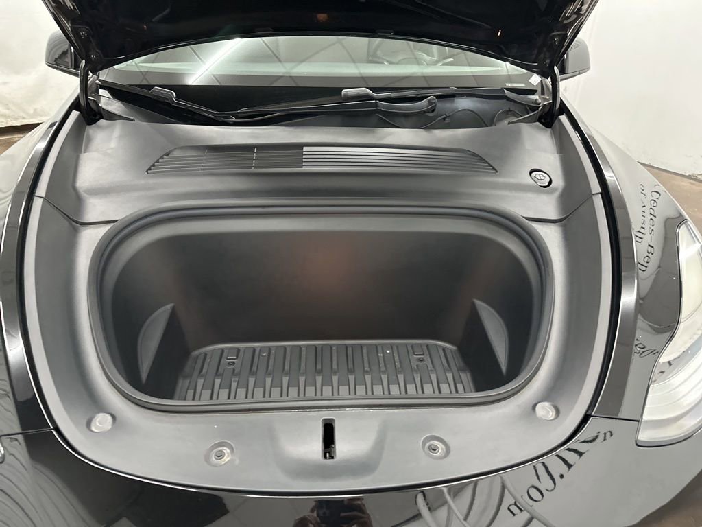 Used 2021 Tesla Model Y Long Range AWD/4WD image 25