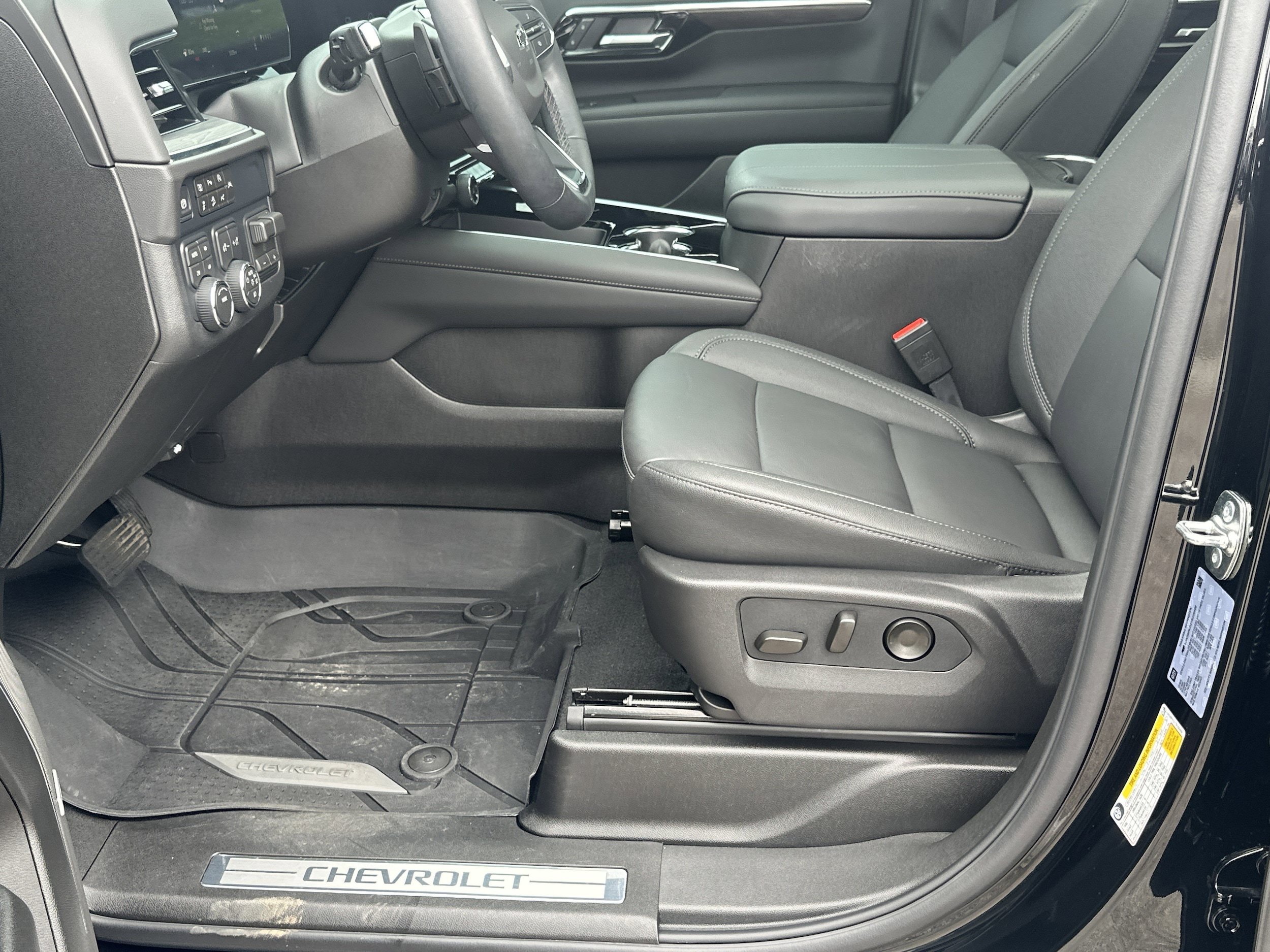 Used 2026 Chevrolet Tahoe Z71 w/ Comfort Package AWD/4WD image 9