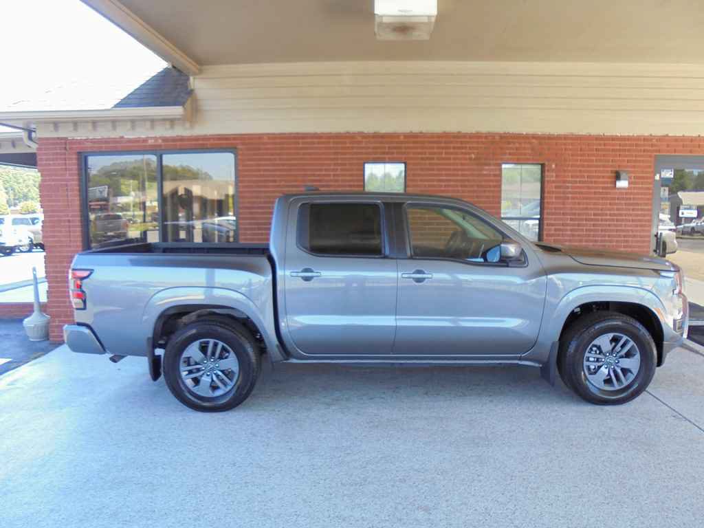Used 2025 Nissan Frontier SV RWD image 2