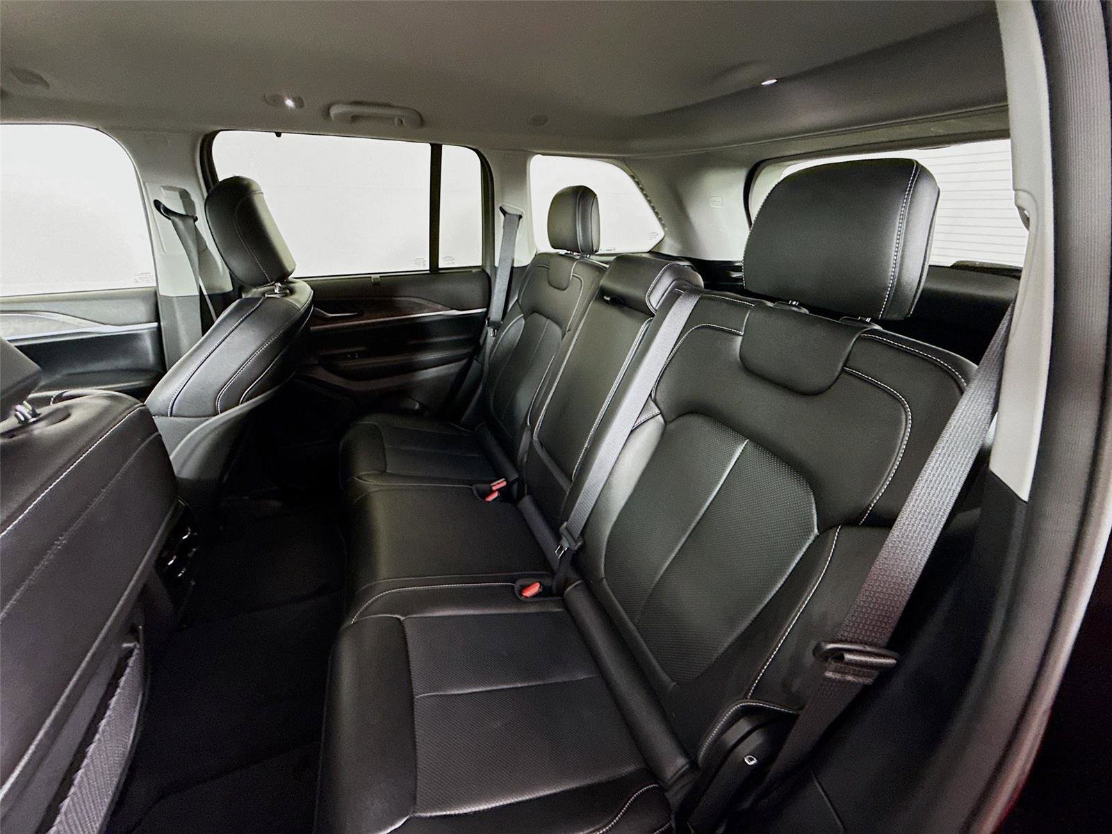 Used 2023 Jeep Grand Cherokee Limited w/ Luxury Tech Group II image 20