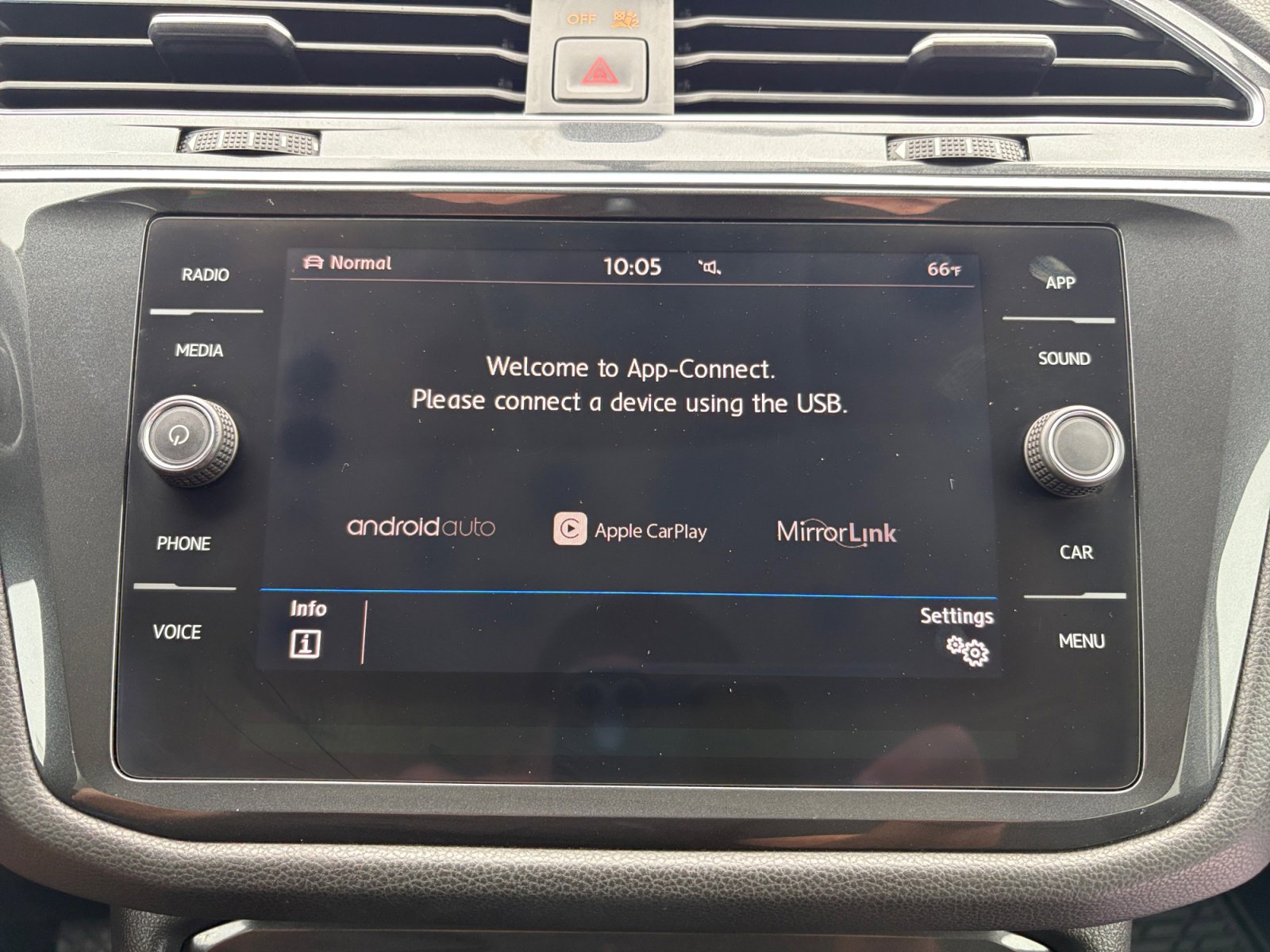Used 2019 Volkswagen Tiguan SE w/ Panoramic Sunroof Package AWD/4WD image 14