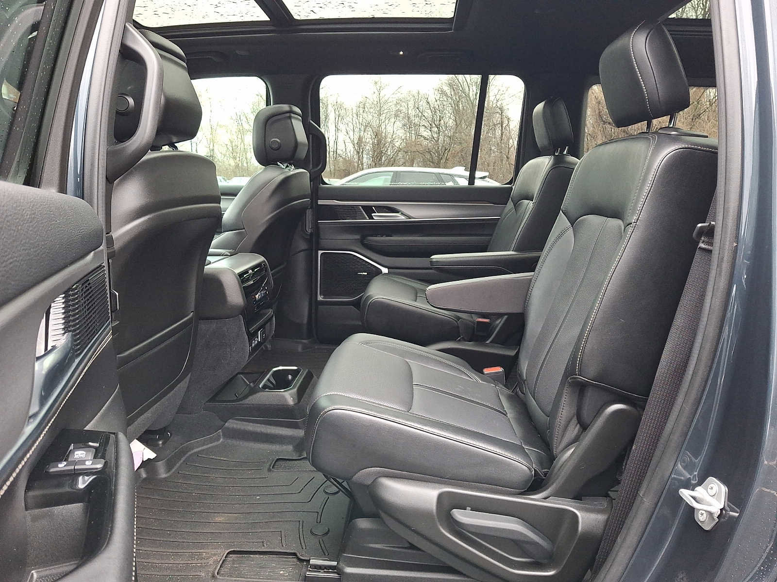 Used 2023 Jeep Wagoneer Series II image 11