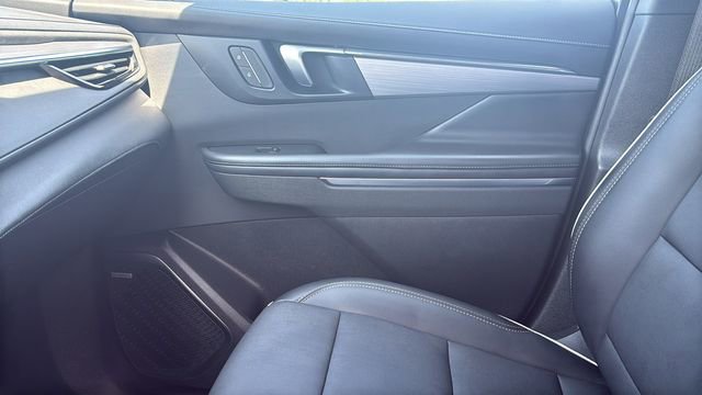 Used 2025 Buick Enclave Preferred FWD image 23