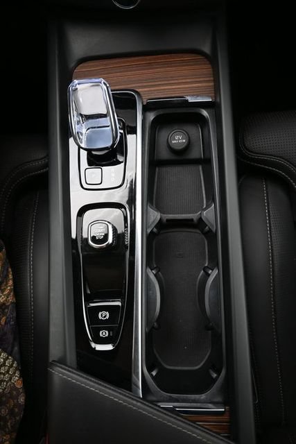 Used 2024 Volvo XC60 B5 Ultimate w/ Climate Package AWD/4WD image 12