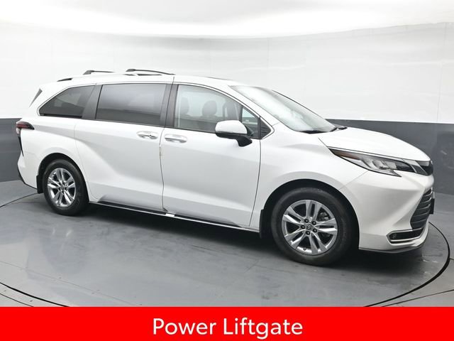 Used 2023 Toyota Sienna Limited image 9
