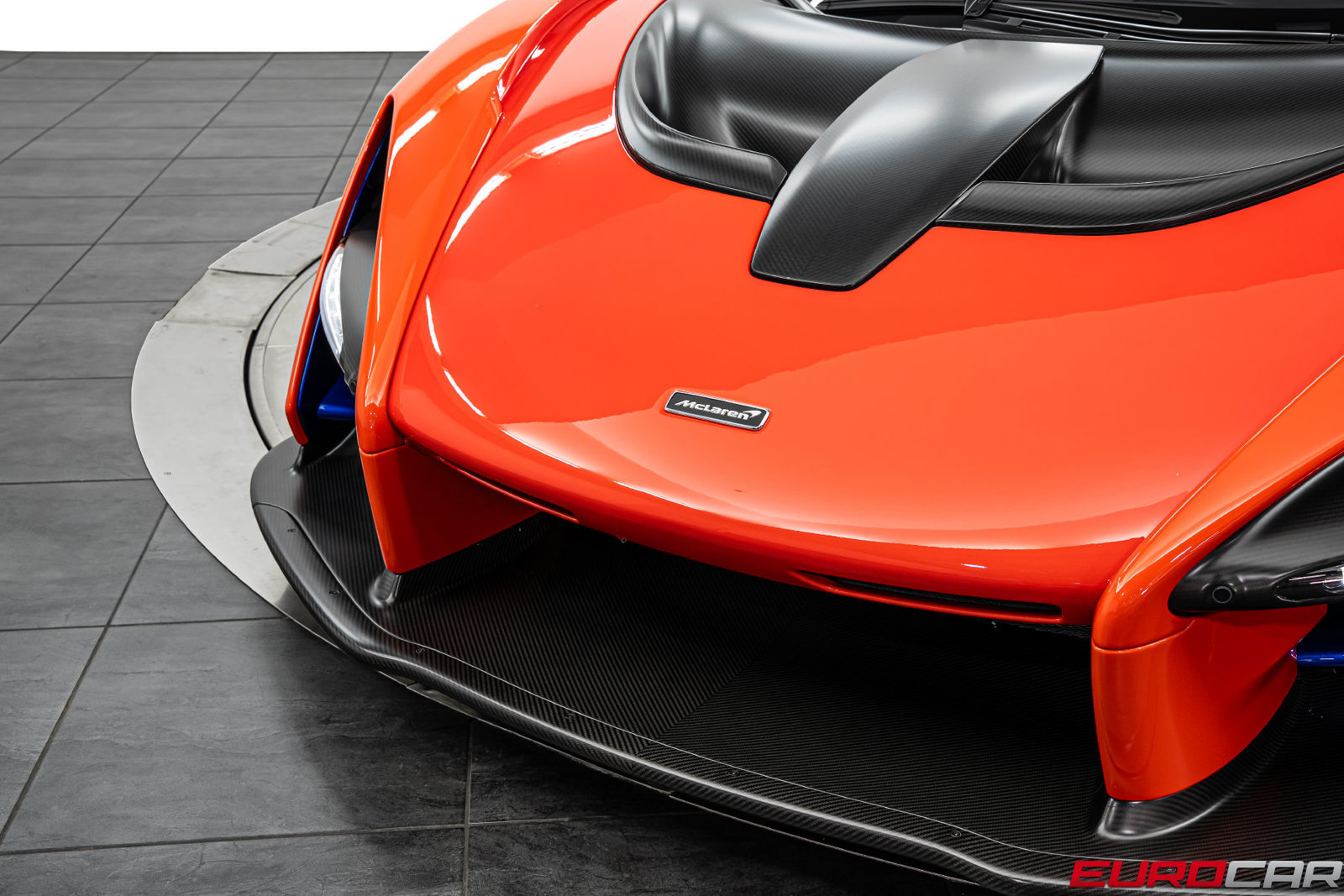 Used 2019 McLaren Senna RWD image 12