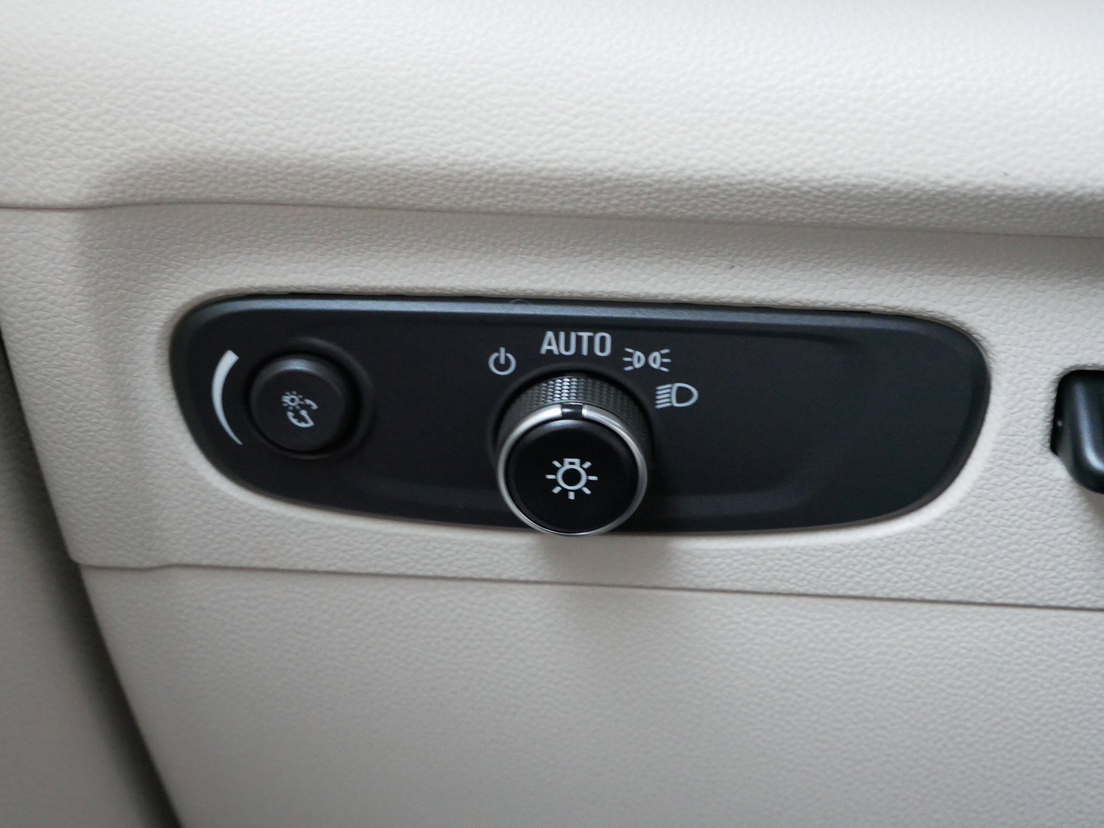 Used 2023 Buick Envision Avenir image 26