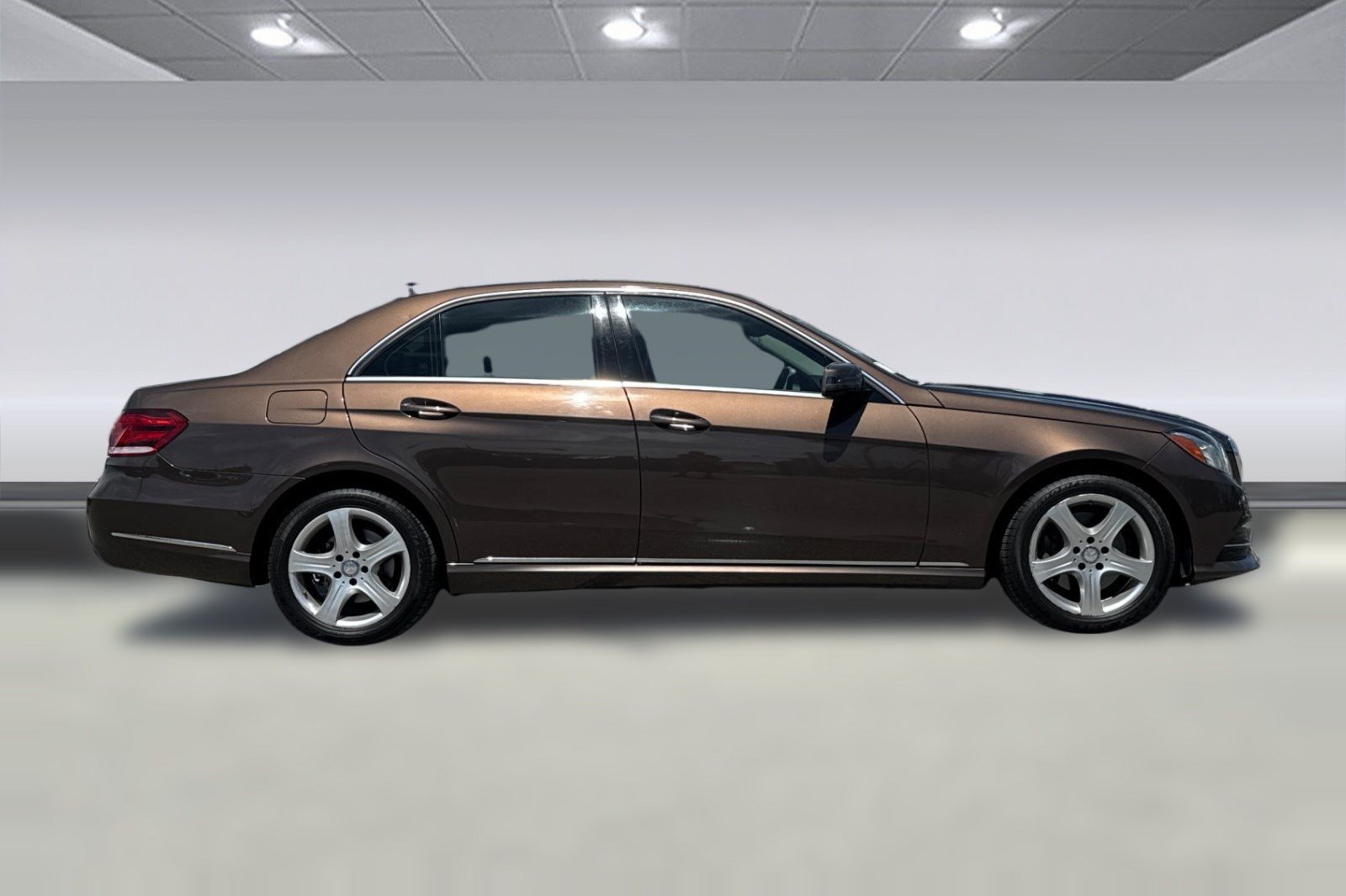 Used 2015 Mercedes-Benz E 250 BlueTEC 4MATIC Sedan image 8