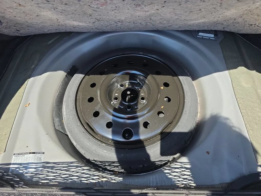 Used 2009 Buick LaCrosse CX FWD image 36
