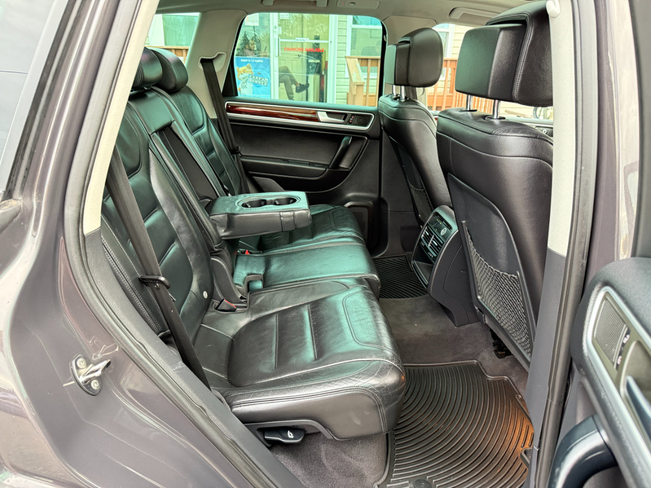 Used 2012 Volkswagen Touareg VR6 image 40