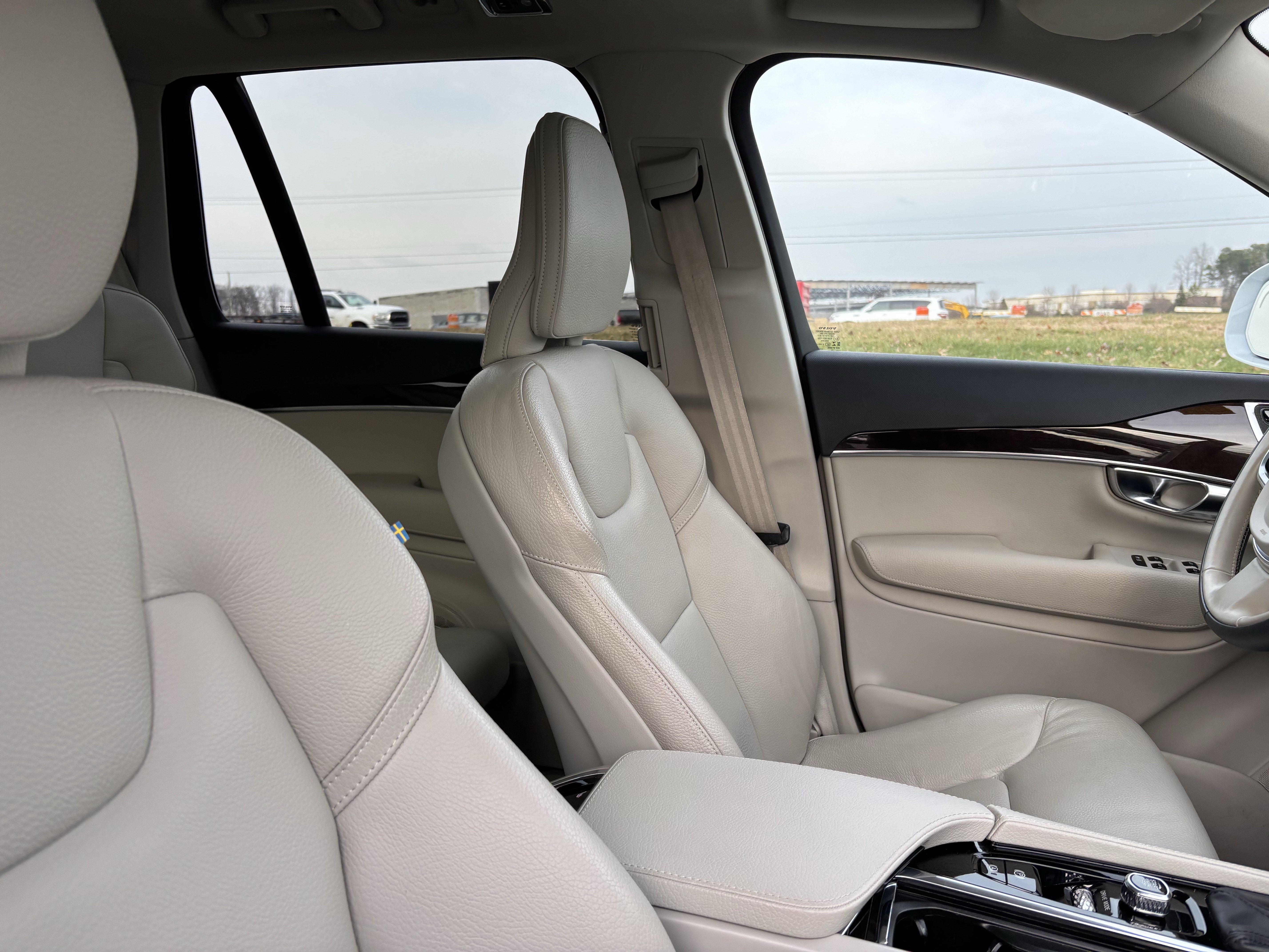 Used 2019 Volvo XC90 T6 Momentum w/ Protection Package Premier image 35