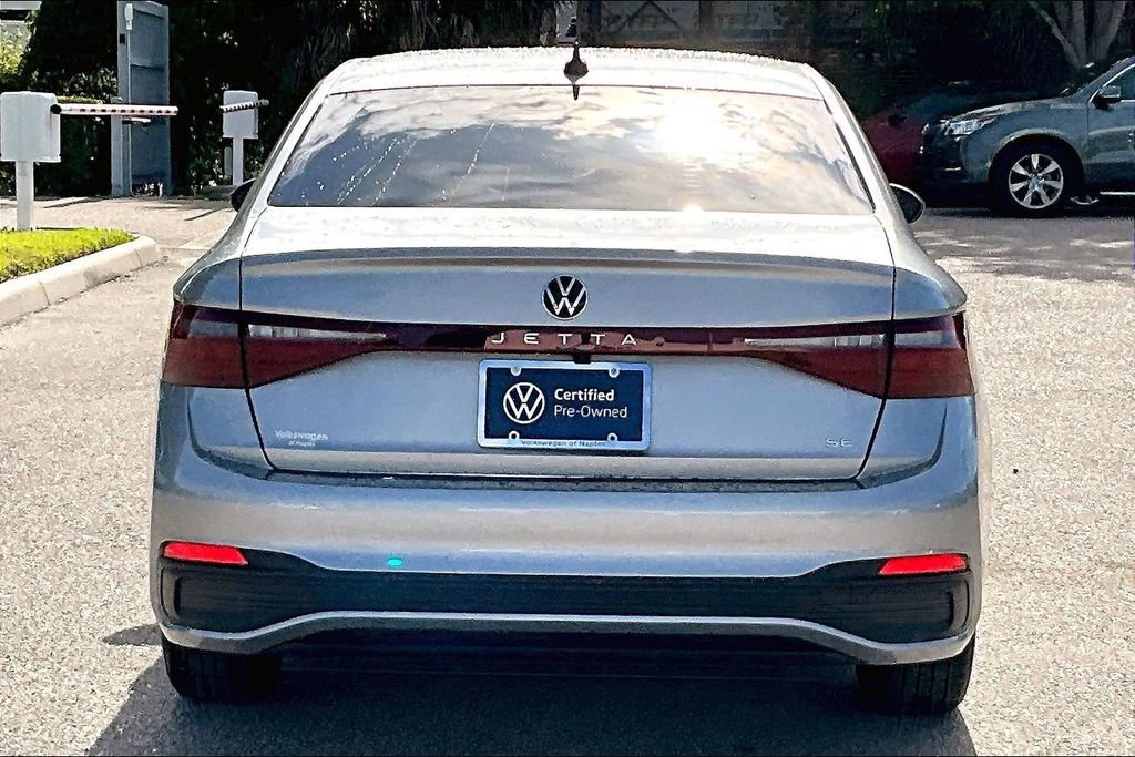 Used 2025 Volkswagen Jetta SE FWD image 6