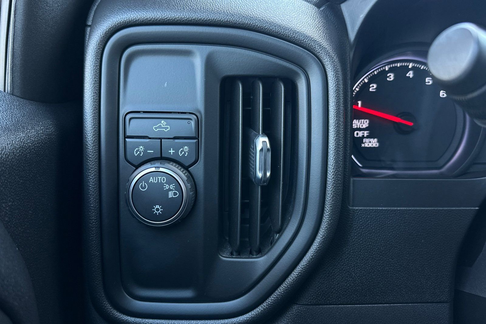 Used 2021 Chevrolet Silverado 1500 Custom image 26
