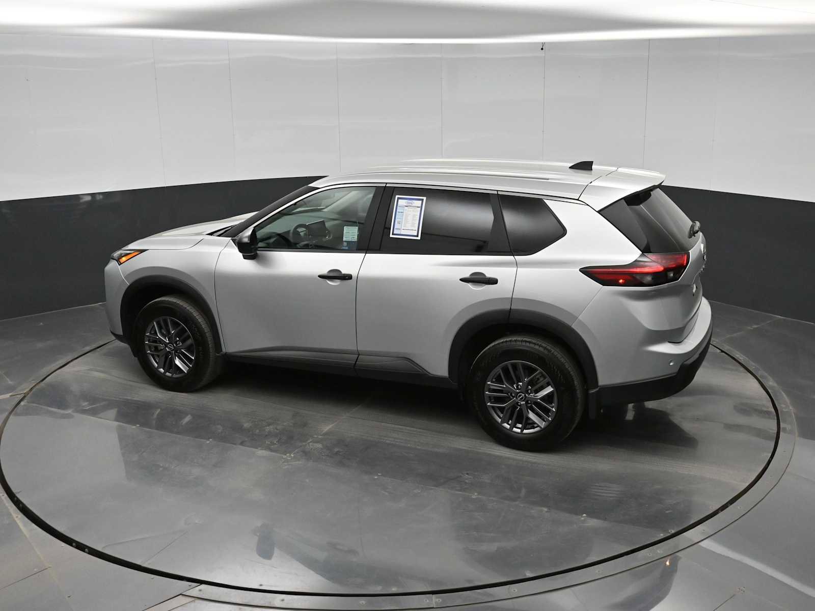 Used 2025 Nissan Rogue S AWD/4WD image 27