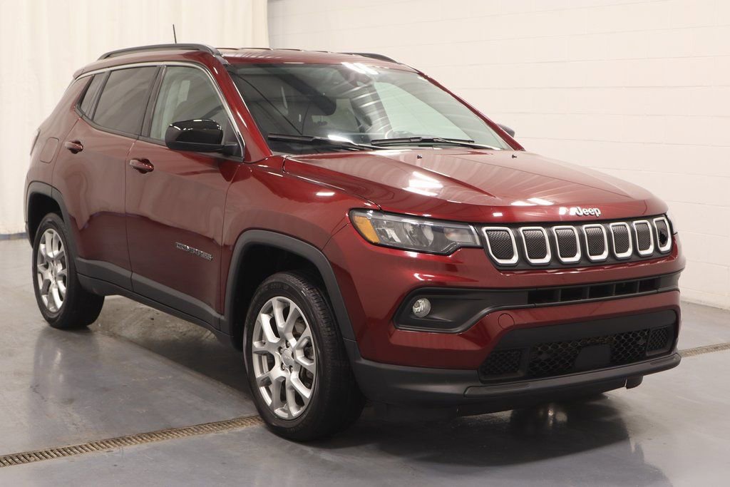 Used 2022 Jeep Compass Latitude AWD/4WD image 3