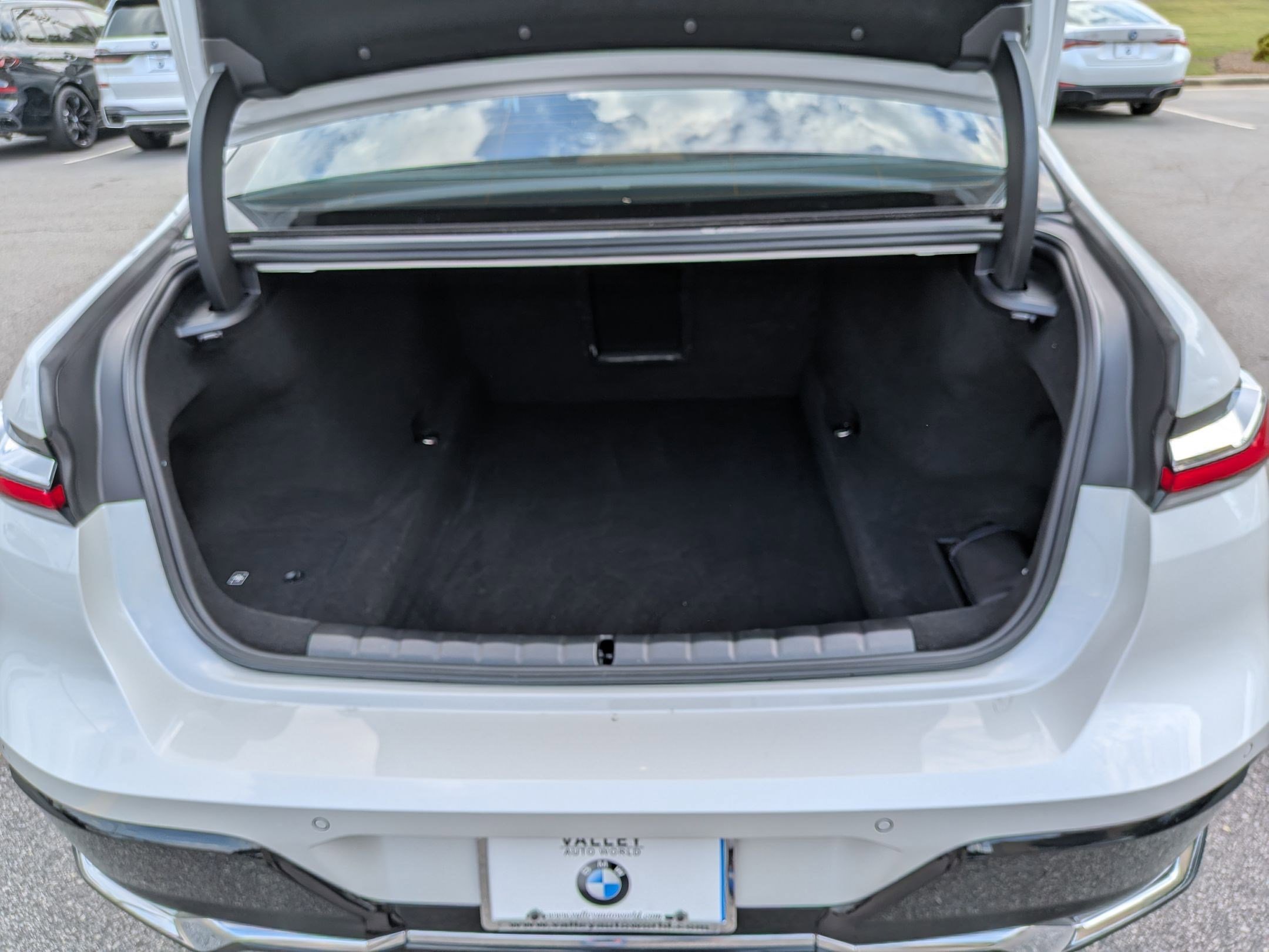 Certified 2023 BMW 740i RWD image 34