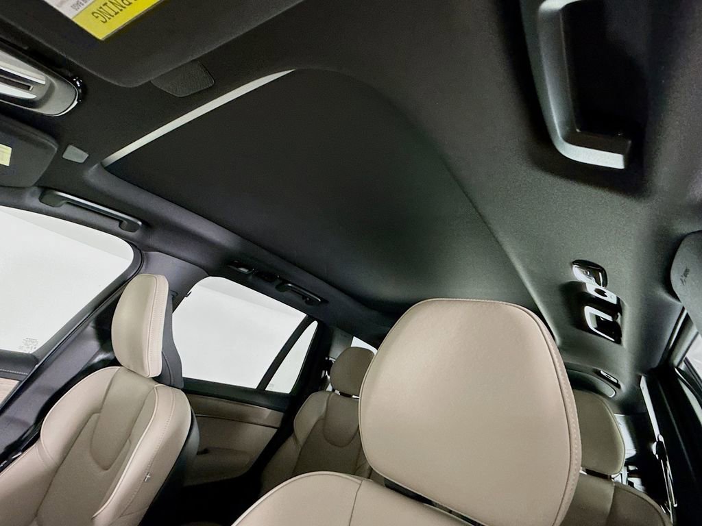 New 2026 Volvo XC90 B6 Plus w/ Protection Package Premier image 23