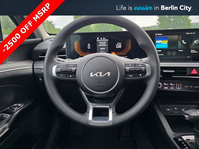 New 2025 Kia K5 LXS image 22